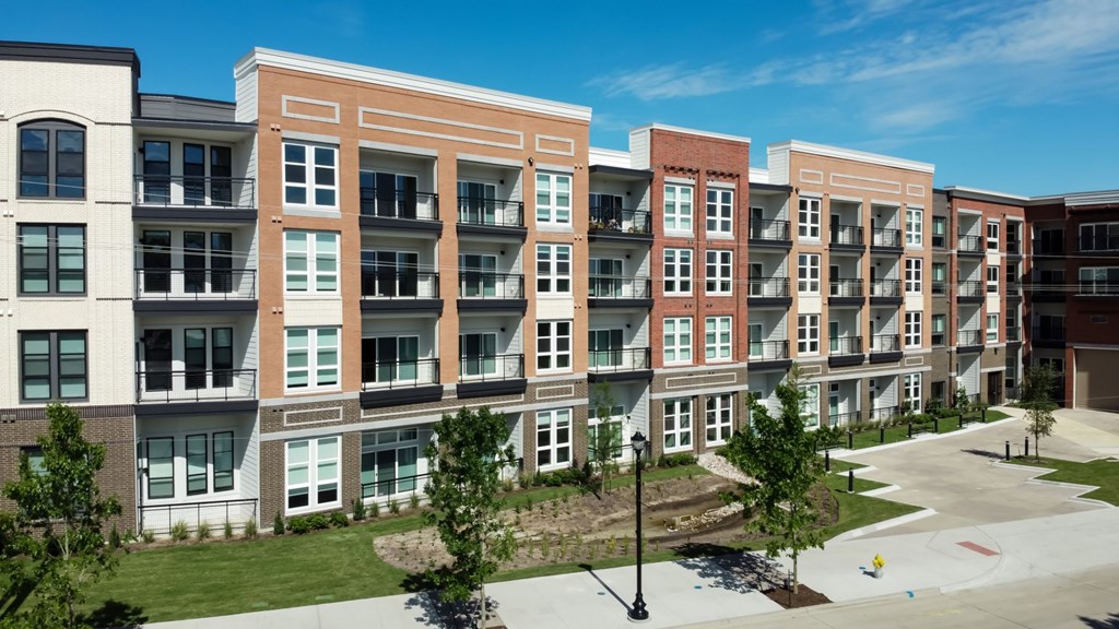 Building Exterior View at Berkshire Pullman, Frisco